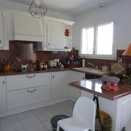 Jolie Maison Mitoyenne Pour 6 Pers * Сангине